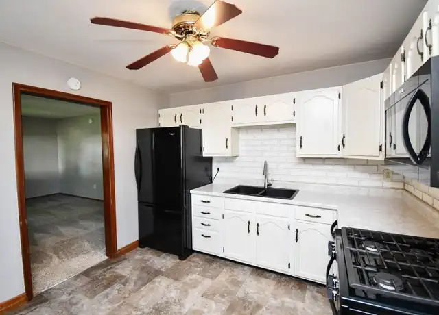 Property at 900 S Marday Ave, Sioux Falls, SD, 57103, 3 beds, 1 bath, [object Object]