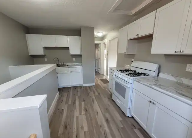Property at 7106 SW 16th St, Des Moines, IA, 50315, 2 beds, 1 bath, [object Object]