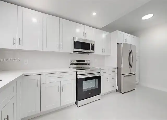 Property at 917 SW 135th Ct, Miami, FL, 33184, 3 beds, 3 baths, [object Object]