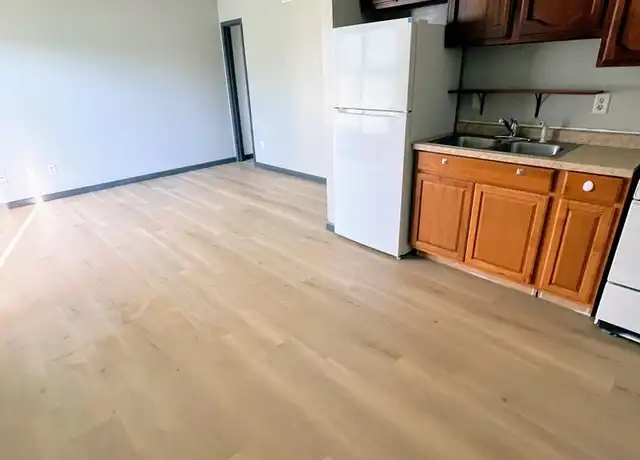 Property at 130 Sherwood Ct, Waterloo, IA, 50701, 1 bed, 1 bath, [object Object]
