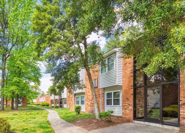 Photo of 18 Tall Pine Dr, Hampton, VA 23666