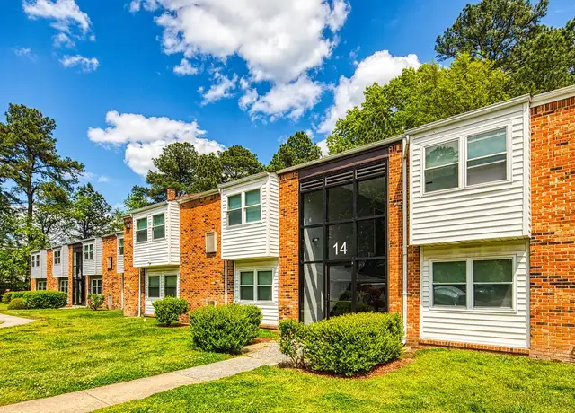 Photo of 18 Tall Pine Dr, Hampton, VA 23666