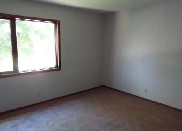 Property at 400 N Lake Ave, Sioux Falls, SD, 57104, 2 beds, 1 bath, [object Object]