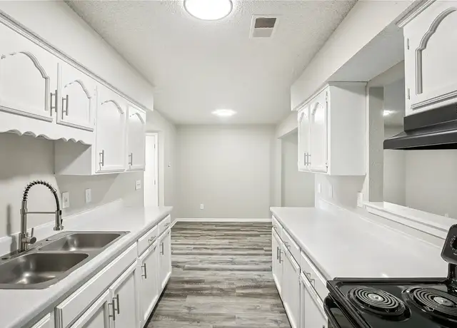 Photo of 11720 Newton Ave, Kansas City, MO 64134