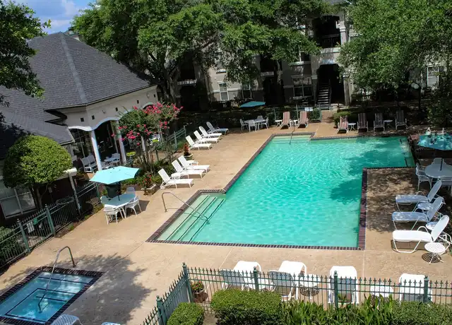Property at LaCrosse Apartments and Carriage Homes - 100 Crossroads Blvd, Bossier City, LA, 71111, 1-2 bed, 1-2 bath, [object Object]