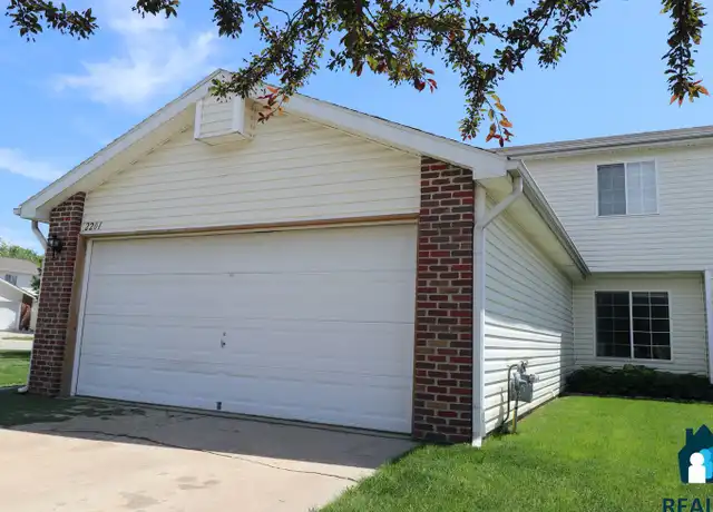 Property at 2201 W Todd Ln, Lincoln, NE, 68528, 3 beds, 2 baths, [object Object]