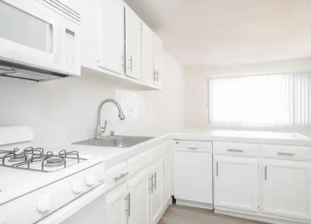 Property at 5725 Vineland Ave Unit 08725-05, North Hollywood, CA, 91601, 1 bed, 1 bath, [object Object]