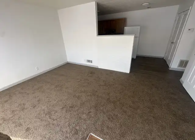 Property at 2500 Lindsay Ave Unit B B3, Louisville, KY, 40206, 1 bed, 1 bath, [object Object]