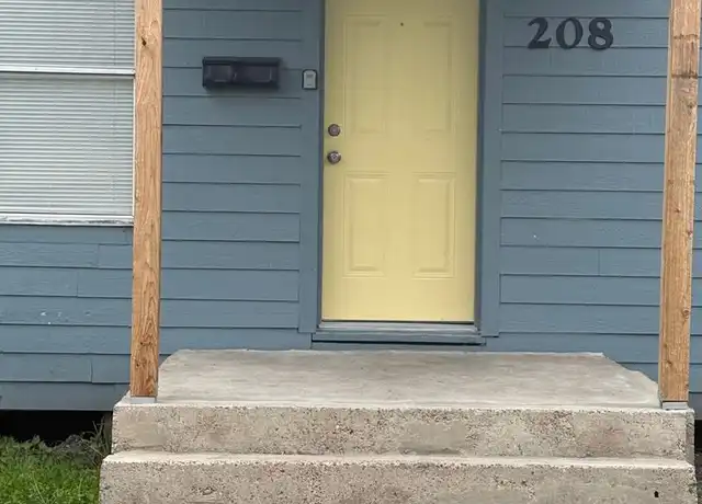 Property at 208 E Sabine St, Victoria, TX, 77901, 2 beds, 1 bath, [object Object]