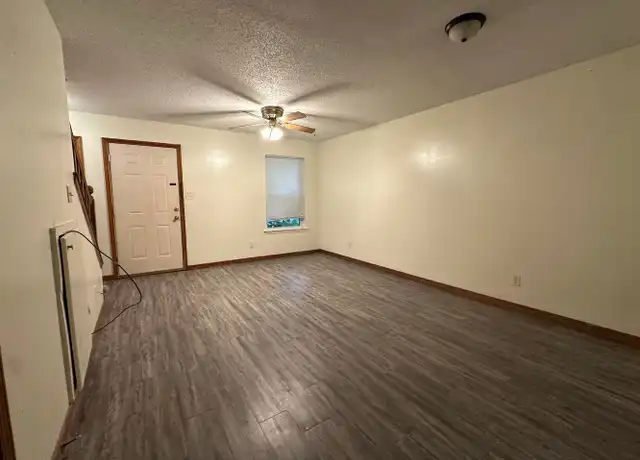 Property at 1415 N Nashville Ave, Russellville, AR, 72801, 2 beds, 1.5 baths, [object Object]