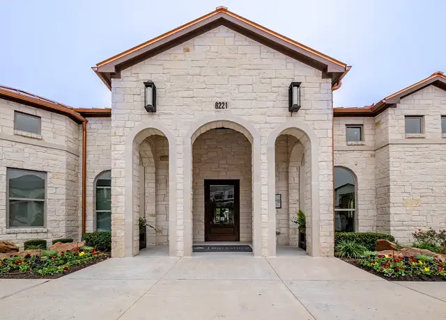 Photo of 6221 Naaman Forest Blvd, Garland, TX 75044
