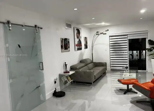 Property at 13920 Lake Placid Ct Unit B21, Miami Lakes, FL, 33014, 2 beds, 1 bath, [object Object]