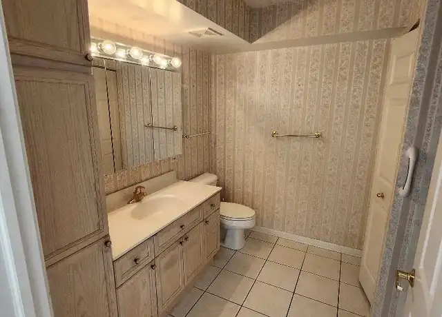 Property at 7061 W Touhy Ave, Niles, IL, 60714, 1 bed, 1 bath, [object Object]