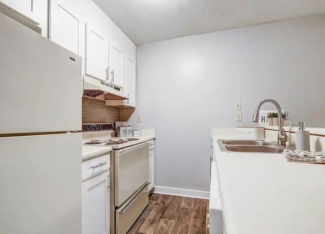 Property at 1022 West Apartment Homes - 1022 W Buford St, Gaffney, SC, 29341, 1 bed, 1 bath, [object Object]
