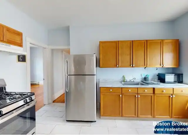 Property at 61 Crescent Ave, Dorchester, MA, 02125, 4 beds, 1 bath, [object Object]