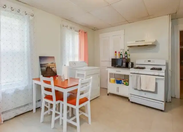 Property at 88 Oak St Unit 2, Lawrence, MA, 01841, 2 beds, 1 bath, [object Object]