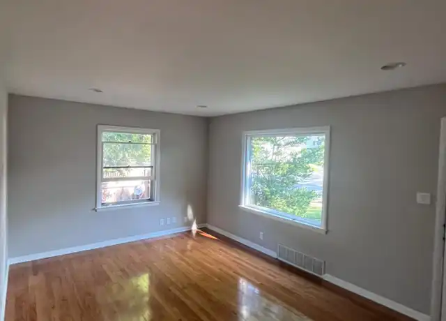 Property at 612 E Linus St, Milwaukee, WI, 53207, 3 beds, 1 bath, [object Object]