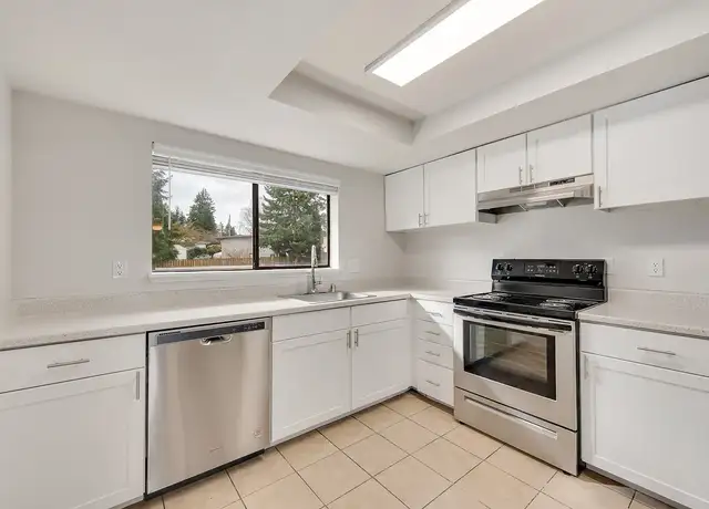 Photo of 231 S 177th Pl, Seattle, WA 98148