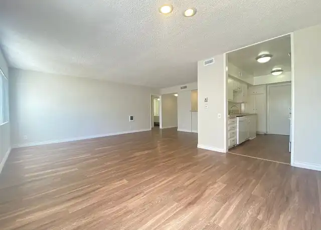 Property at Luxury huge apartment in heart of Sherman Oaks. - 14400 Addison St, Sherman Oaks, CA, 91423, 1 bed, 1 bath, [object Object]