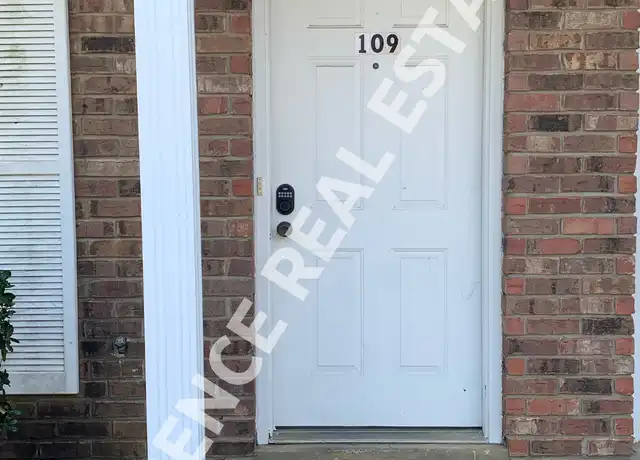 Property at 109 S Maple St, Ruston, LA, 71270, 2 beds, 1 bath, [object Object]