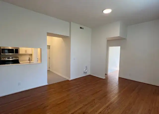 Property at 1777 Sycamore St Unit 3, Cincinnati, OH, 45202, 2 beds, 1 bath, [object Object]
