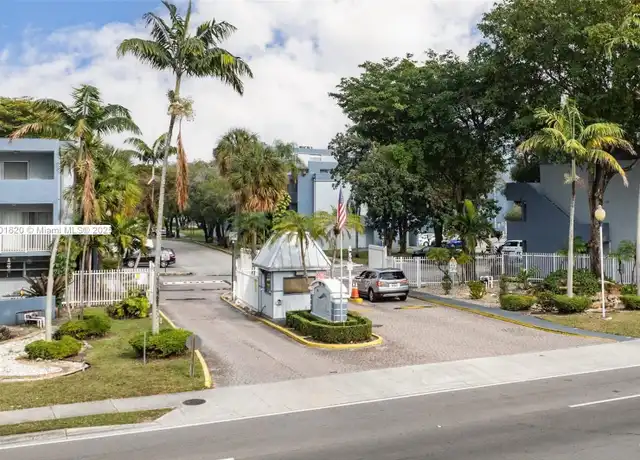 Property at 9351 Fontainebleau Blvd Unit B417, Miami, FL, 33172, 2 beds, 2.5 baths, [object Object]