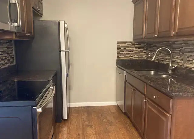 Property at 205 Trealout Dr Unit B-31, Fenton, MI, 48430, 1 bed, 1 bath, [object Object]