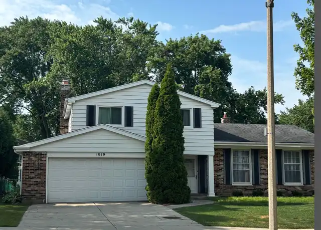 Property at 1019 W White Oak St, Arlington Heights, IL, 60005, 4 beds, 3.5 baths, [object Object]