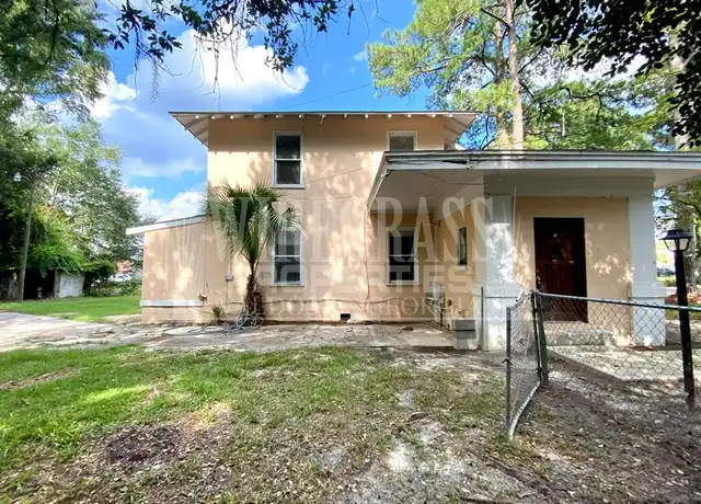 Property at 206 E Force St, Valdosta, GA, 31601, 4 beds, 2 baths, [object Object]