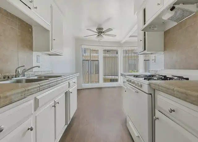 Property at Inglewood Palms Apts - 521 N Market St, Inglewood, CA, 90302, 1 bed, 1 bath, [object Object]