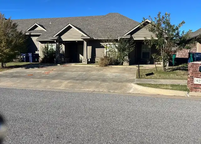 Property at 921 SW 92nd St, Oklahoma City, OK, 73139, 2 beds, 1 bath, [object Object]