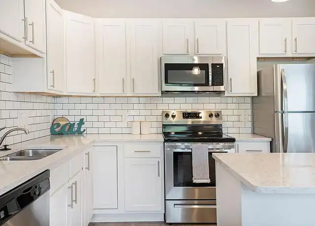 Property at Village at Thirteen Hundred - 1300 3 Mile Rd NE, Grand Rapids, MI, 49505, 2 beds, 2.5 baths, [object Object]