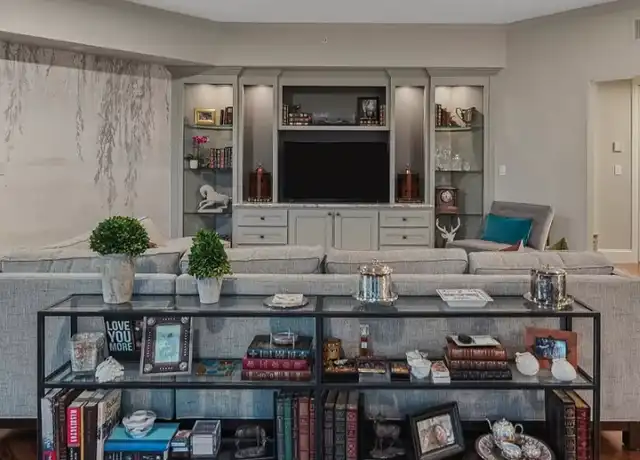 Property at 3401 Lee Pkwy Unit 210-15, Dallas, TX, 75219, 1 bed, 1 bath, [object Object]