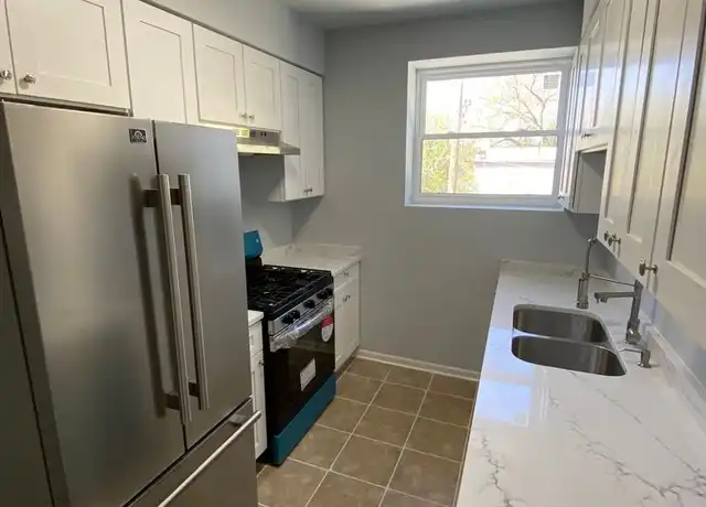 Property at 7430 S Kenwood Ave Unit 7436-3B, Chicago, IL, 60619, 2 beds, 1 bath, [object Object]