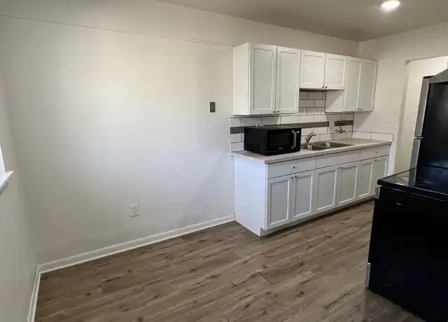 Property at 2009 W Holmes Rd Unit 9, Lansing, MI, 48910, 2 beds, 1 bath, [object Object]