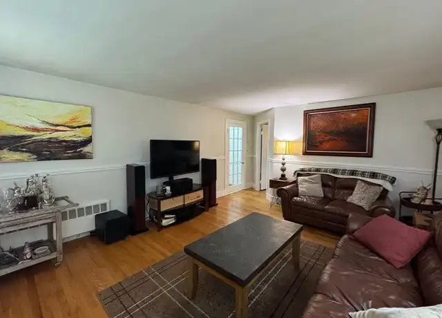 Property at 350 Jefferson Ave Unit 2, Salem, MA, 01970, 2 beds, 1 bath, [object Object]