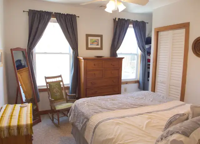 Property at 1831 SW Oxford Ave unit Room w 2 Closets, Roanoke, VA, 24015, 1 bed, 1 bath, [object Object]