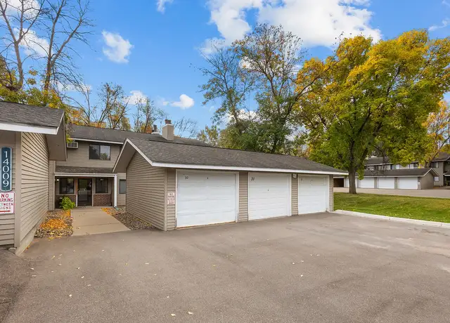 Photo of 14017 Chestnut Dr, Eden Prairie, MN 55347