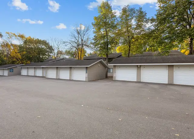 Photo of 14017 Chestnut Dr, Eden Prairie, MN 55347