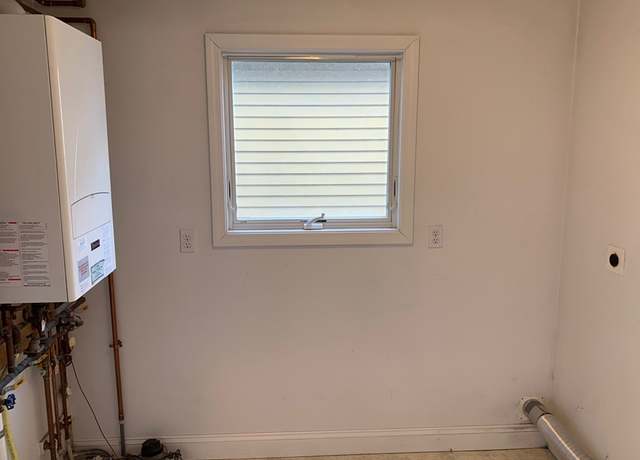 Photo of 16 Cummings Rd, Newport, RI 02840