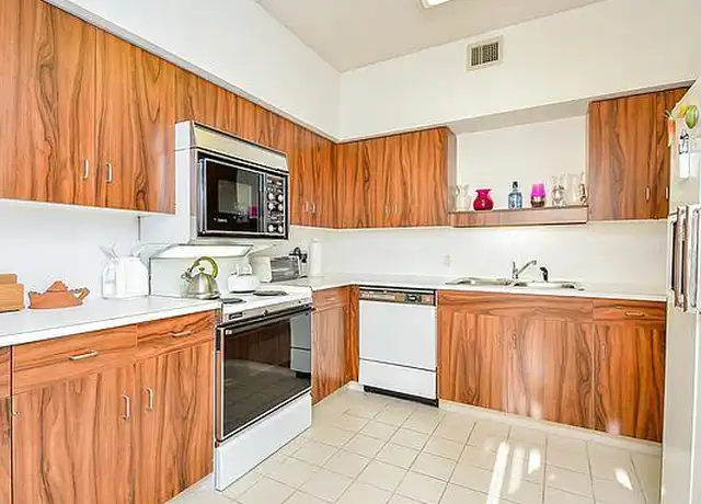 Property at 14 Greenway Plz, Houston, TX, 77046, 1 bed, 1 bath, [object Object]