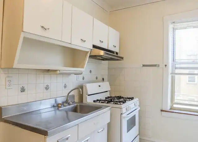 Property at 7667 N Sheridan Rd, Chicago, IL, 60626, 0 beds, 1 bath, [object Object]