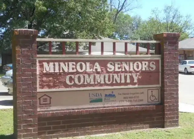 Property at 1136 N Newsom St, Mineola, TX, 75773, 1 bed, 1 bath, [object Object]