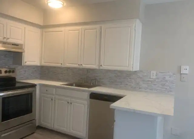 Property at 6838 Cantrell Rd Unit B04, Little Rock, AR, 72207, 1 bed, 1 bath, [object Object]