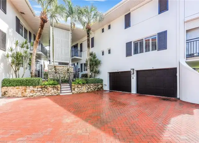 Property at 2216 Gulf Shore Blvd N Unit R3, Naples, FL, 34102, 2 beds, 2 baths, [object Object]