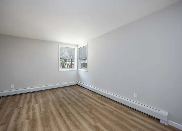 Photo of 2 Glenora Gdns, Rochester, NY 14615