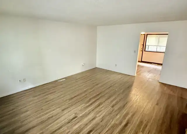 Property at 2101 Division St Unit 4, Burlington, IA, 52601, 2 beds, 1 bath, [object Object]