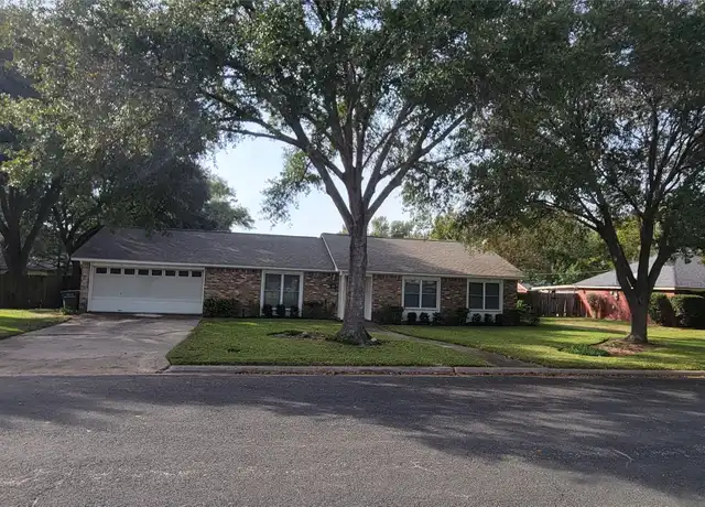 Property at 104 Royal Oaks St, Huntsville, TX, 77320, 3 beds, 2 baths, [object Object]