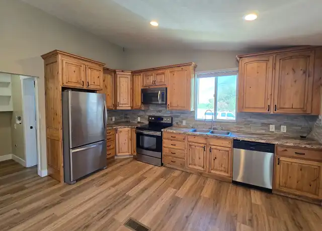 Property at 810 W 2000 N Unit R2, Mapleton, UT, 84664, 3 beds, 1 bath, [object Object]