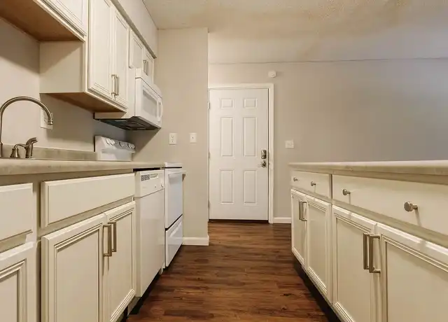Property at River Edge Apartments - 1408 W White River Blvd, Muncie, IN, 47303, 1 bed, 1 bath, [object Object]